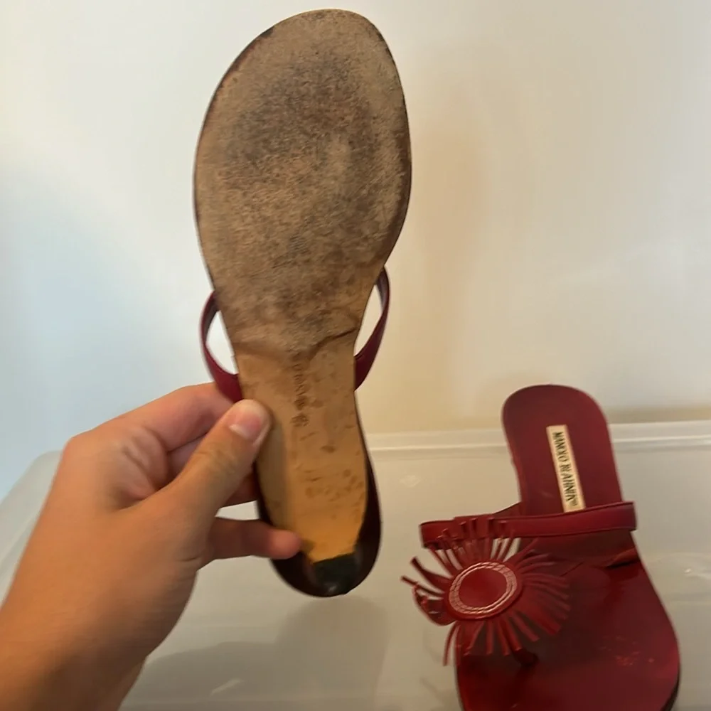 Rare red Manolo Blahnik kitten heels - Picture 5 of 5